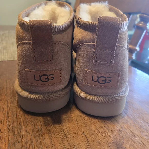 UGG Womens Classic Ultra Mini Boots - Picture 4 of 11